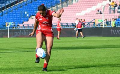 Gryzą trawę niemal dosłownie, czasem gubią koszulki. Rugbystki w akcji - zdjęcie 18