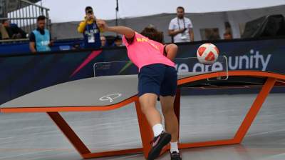 Dziwaczne zawody na Rynku, tę dyscyplinę wymyślili Węgrzy - zdjęcie 3