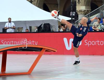 Dziwaczne zawody na Rynku, tę dyscyplinę wymyślili Węgrzy - zdjęcie 5