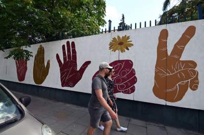 Poezja noblistki trafiła na płot, wyjątkowa wystawa na Dolnych Młynów - zdjęcie 8