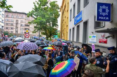 Protest przed komisariatem przy Królewskiej, po skandalicznej interwencji Policji - zdjęcie 13