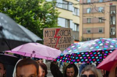 Protest przed komisariatem przy Królewskiej, po skandalicznej interwencji Policji - zdjęcie 3