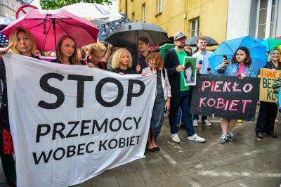 Protest przed komisariatem przy Królewskiej, po skandalicznej interwencji Policji - zdjęcie 5