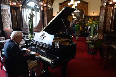 Święto Sukiennic, a na straganie... żółta gęś Pipa - zdjęcie 10