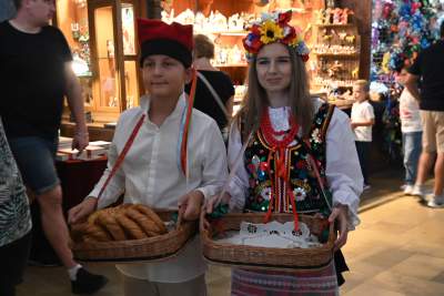 Święto Sukiennic, a na straganie... żółta gęś Pipa - zdjęcie 12