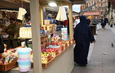 Arabskie wakacje w Krakowie, uwielbiają deszcz, zieleń i obwarzanki - zdjęcie 3