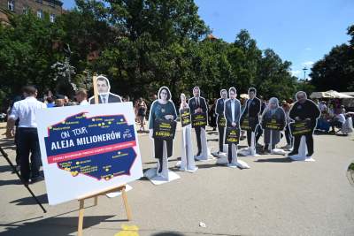 Aleja Milionerów PiS stanęła pod Wawelem, dorobili się dzięki partii - zdjęcie 2