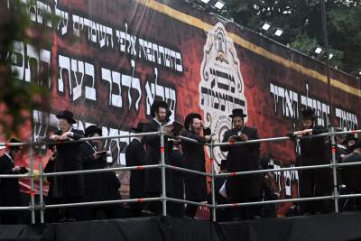 Tłum rozmodlonych Żydów znów wypełnił krakowski Kazimierz, ważna dla nich rocznica - zdjęcie 10