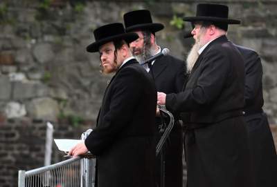 Tłum rozmodlonych Żydów znów wypełnił krakowski Kazimierz, ważna dla nich rocznica - zdjęcie 17