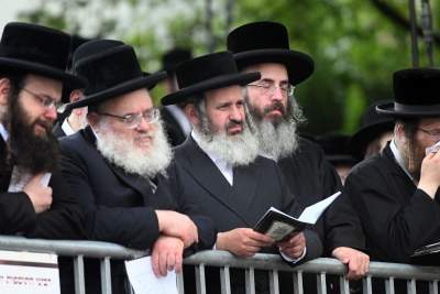 Tłum rozmodlonych Żydów znów wypełnił krakowski Kazimierz, ważna dla nich rocznica - zdjęcie 23