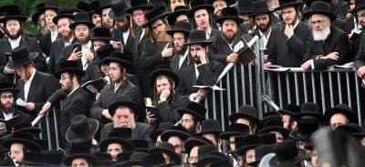 Tłum rozmodlonych Żydów znów wypełnił krakowski Kazimierz, ważna dla nich rocznica - zdjęcie 61