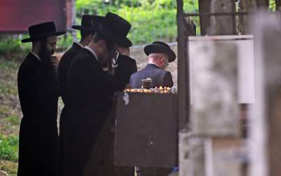 Tłum rozmodlonych Żydów znów wypełnił krakowski Kazimierz, ważna dla nich rocznica - zdjęcie 45