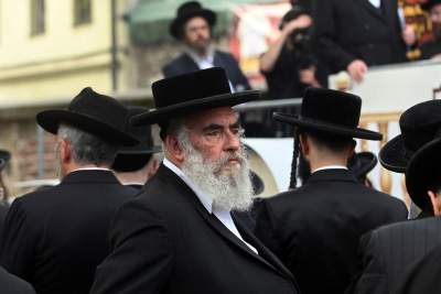 Tłum rozmodlonych Żydów znów wypełnił krakowski Kazimierz, ważna dla nich rocznica - zdjęcie 37