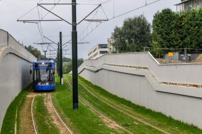 Tramwaje jeżdżą do Górki Narodowej, choć końcowy węzeł nie jest jeszcze gotowy - zdjęcie 16