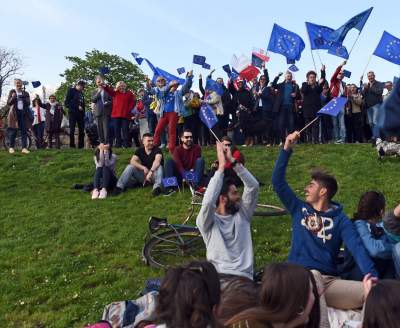 Piękny dzień "na niebiesko" w Krakowie (Rok 2019) - zdjęcie 9