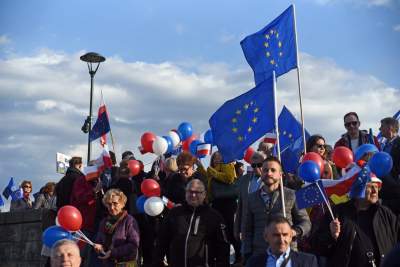 Piękny dzień "na niebiesko" w Krakowie (Rok 2019) - zdjęcie 14