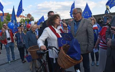 Piękny dzień "na niebiesko" w Krakowie (Rok 2019) - zdjęcie 16