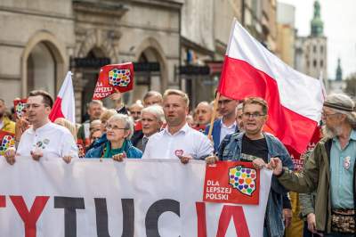 Nie mogli pojechać na marsz do Warszawy, wysłali wsparcie z Krakowa - zdjęcie 10
