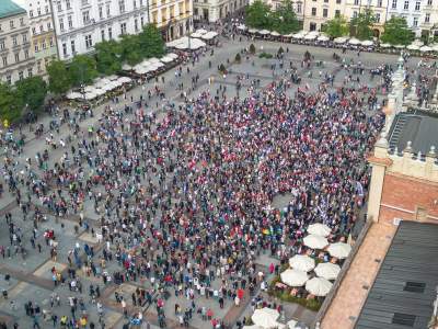 Nie mogli pojechać na marsz do Warszawy, wysłali wsparcie z Krakowa - zdjęcie 27