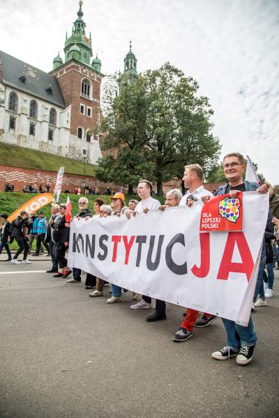 Nie mogli pojechać na marsz do Warszawy, wysłali wsparcie z Krakowa - zdjęcie 3