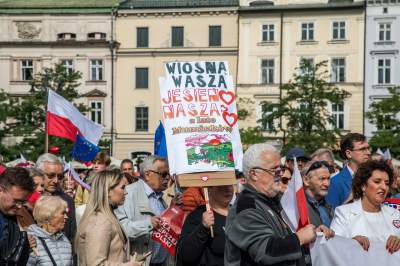 Nie mogli pojechać na marsz do Warszawy, wysłali wsparcie z Krakowa - zdjęcie 24