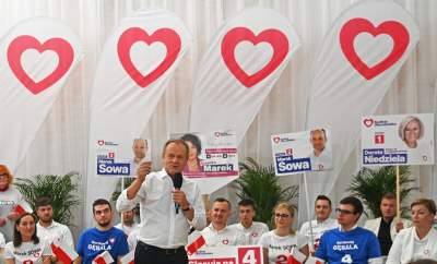 Donald Tusk w Chrzanowie: spotkanie z wolontariuszami OKW - zdjęcie 23