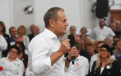 Donald Tusk w Chrzanowie: spotkanie z wolontariuszami OKW - zdjęcie 17