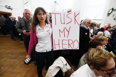 Donald Tusk w Chrzanowie: spotkanie z wolontariuszami OKW - zdjęcie 1