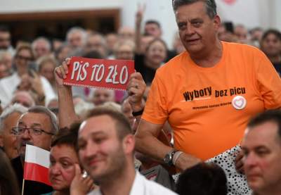 Donald Tusk w Chrzanowie: spotkanie z wolontariuszami OKW - zdjęcie 16