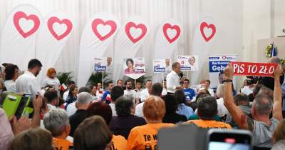 Donald Tusk w Chrzanowie: spotkanie z wolontariuszami OKW - zdjęcie 19