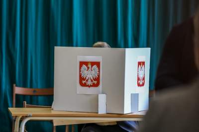 Wybory w Krakowie: długie kolejki do późnej nocy i świętowanie w partyjnych sztabach - zdjęcie 6