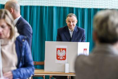 Wybory w Krakowie: długie kolejki do późnej nocy i świętowanie w partyjnych sztabach - zdjęcie 7