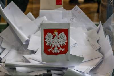 Wybory w Krakowie: długie kolejki do późnej nocy i świętowanie w partyjnych sztabach - zdjęcie 15