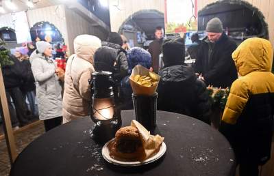 Ruszył jarmark bożonarodzeniowy, ceny nie zniechęcają - zdjęcie 29
