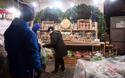 Ruszył jarmark bożonarodzeniowy, ceny nie zniechęcają - zdjęcie 39