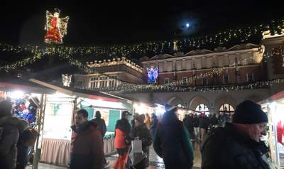 Ruszył jarmark bożonarodzeniowy, ceny nie zniechęcają - zdjęcie 54