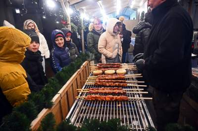 Ruszył jarmark bożonarodzeniowy, ceny nie zniechęcają - zdjęcie 30