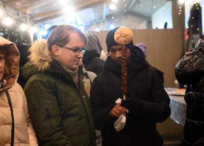 Ruszył jarmark bożonarodzeniowy, ceny nie zniechęcają - zdjęcie 31