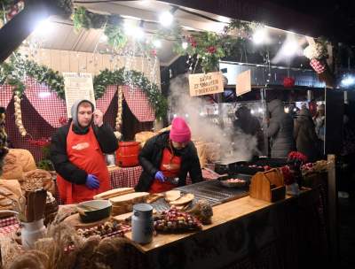 Ruszył jarmark bożonarodzeniowy, ceny nie zniechęcają - zdjęcie 14