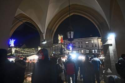 Ruszył jarmark bożonarodzeniowy, ceny nie zniechęcają - zdjęcie 36