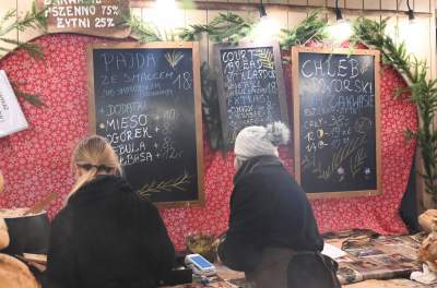 Ruszył jarmark bożonarodzeniowy, ceny nie zniechęcają - zdjęcie 1