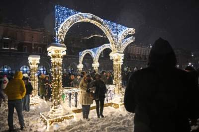 Choinka na Rynku, świąteczna iluminacja i zima. Turyści lubią to! - zdjęcie 7