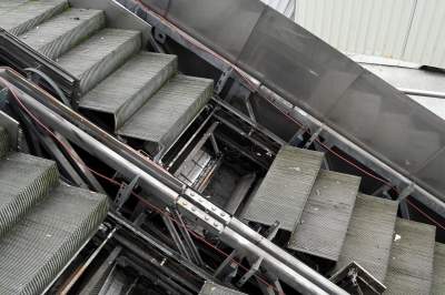 To się dzieje naprawdę: tak znikają nieruchome ruchome schody - zdjęcie 6