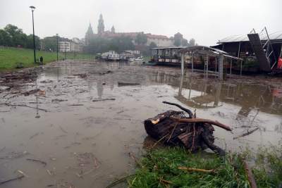 Woda powoli opada, ale sprzątania będzie sporo... - zdjęcie 18
