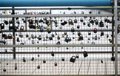 Zaczęło się: tak wkracza "nowe" na kładkę o. Bernatka, "nigdy więcej kłódek" - zdjęcie 24