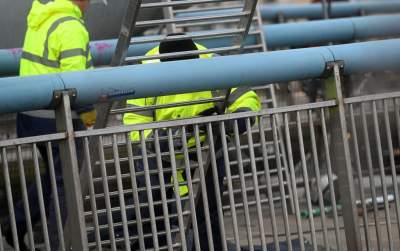 Zaczęło się: tak wkracza "nowe" na kładkę o. Bernatka, "nigdy więcej kłódek" - zdjęcie 10