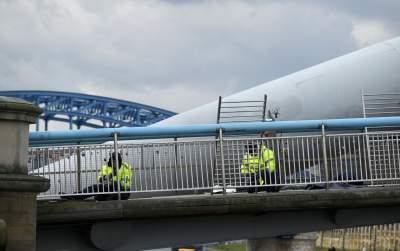 Zaczęło się: tak wkracza "nowe" na kładkę o. Bernatka, "nigdy więcej kłódek" - zdjęcie 14