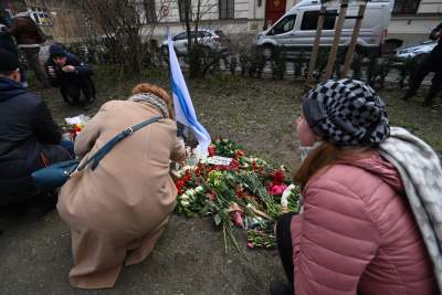 Protest przed rosyjskim konsulatem po śmierci Nawalnego - zdjęcie 8