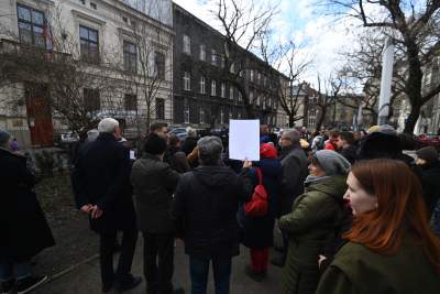 Protest przed rosyjskim konsulatem po śmierci Nawalnego - zdjęcie 9