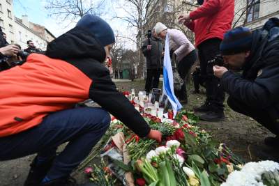 Protest przed rosyjskim konsulatem po śmierci Nawalnego - zdjęcie 13